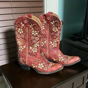 Shyanne women’s boots size9 floral. Slight used, excellent condition. $185 new